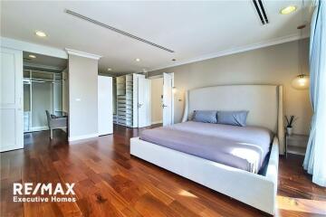 Luxury townhouse 4 bedrooms with private pool in Sukhumvit 49