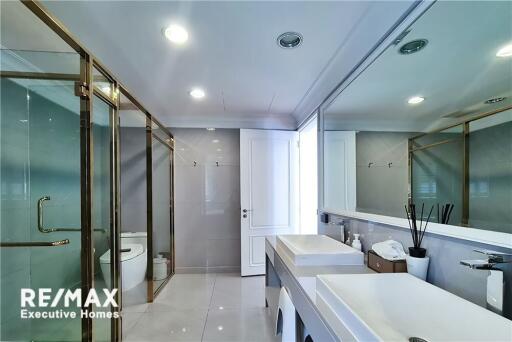 Luxury townhouse 4 bedrooms with private pool in Sukhumvit 49