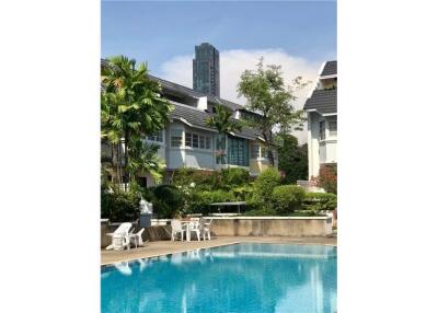 Renovated T/H Thonglor - Shared Pool