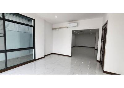 Brand New Huge Home Office For Rent - Phra Kanong