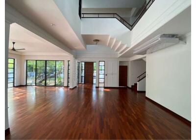 Large Garden House Thonglor 25