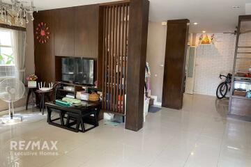 3 Bed 3 Bath 2 Story modern house in Lagoon Village Prayasurain