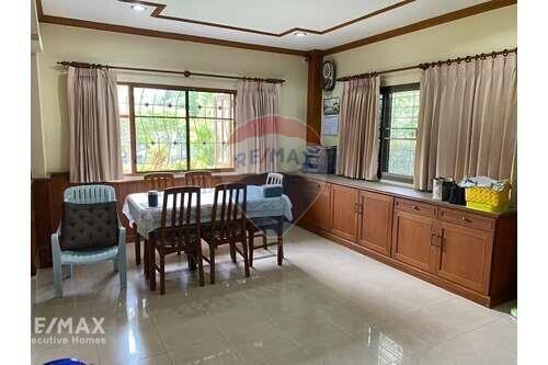 Luxury lagoon home for sale at 5.95M Baht.