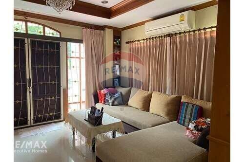 Luxury lagoon home for sale at 5.95M Baht.