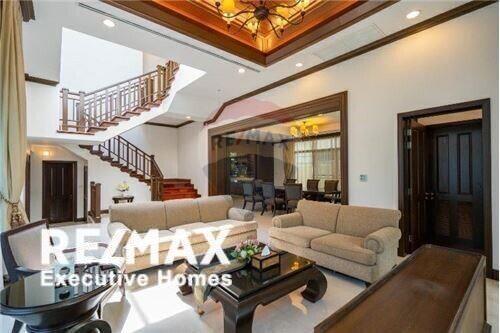 Luxury Villa Sathorn 4 Bedrooms 1 Family room