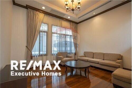 Luxury Villa Sathorn 4 Bedrooms 1 Family room