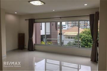 Spacious Detached House with Home Office near Sukhumvit BTS Thonglor