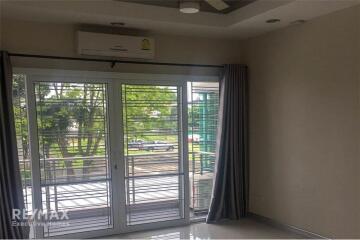 Spacious Detached House with Home Office near Sukhumvit BTS Thonglor