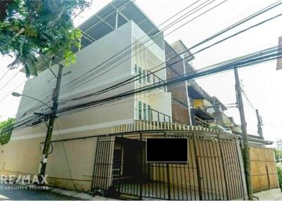 Townhouse home office for rent near BTS eakkamai