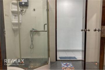 Pet-Friendly Townhouse for Rent near BTS Phrompong