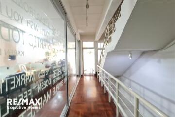 Townhome 4 Storey in Thonglor Area.