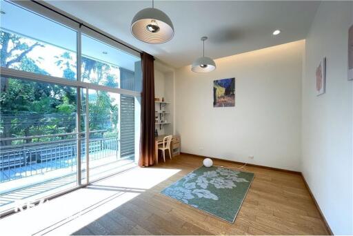 Modern Townhouse with 4 Bedrooms, Maid