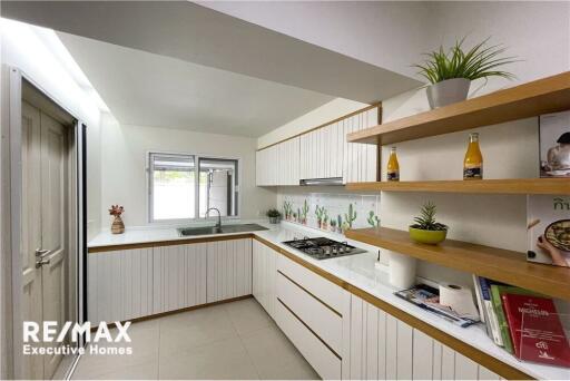 Modern Townhouse with 4 Bedrooms, Maid