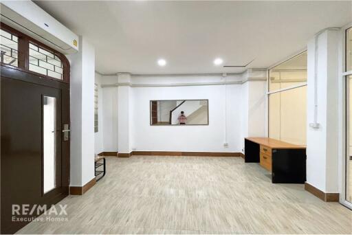 Newly Renovated 3-Story Townhouse Office Space for Rent, Just Steps Away from Ekkamai BTS Station!