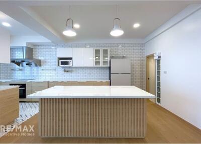 Stunningly Renovated Townhouse