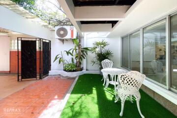 Spacious and Stylish: 3-Bedroom Greenhouse Home with Easy Access to Ekkamai BTS.