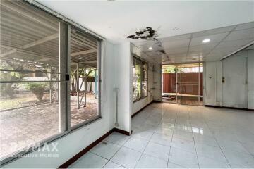 House with space 2 storeys Ideal for restaurants or spa close to BTS Thonglor.