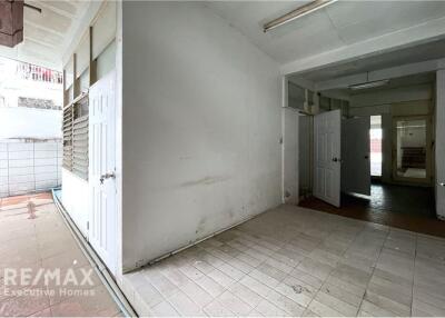 House with space 2 storeys Ideal for restaurants or spa close to BTS Thonglor.