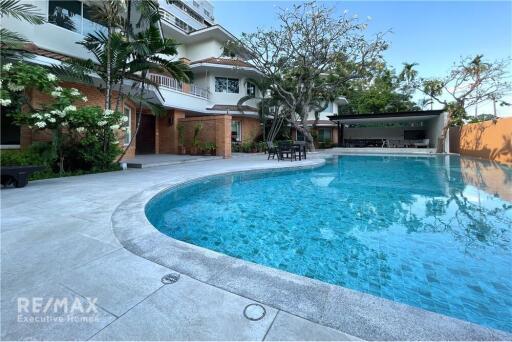 Exquisite 3-Story, 4-Bedroom Haven in a Private Oasis - Recently Renovated, Steps Away from the French International School!