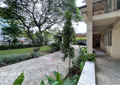 House with space 2 storeys Ideal for restaurants or spa located in Sukhumvit 31.