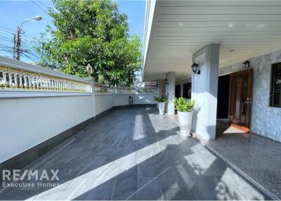 House two storey with 2+1 bedrooms homey style in Sukhumvit 71.