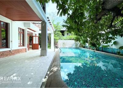 House 4-Bedroom with private pool Easy Access to Ekkamai BTS - Perfect for Families!