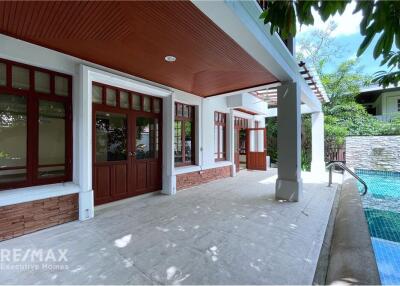 House 4-Bedroom with private pool Easy Access to Ekkamai BTS - Perfect for Families!