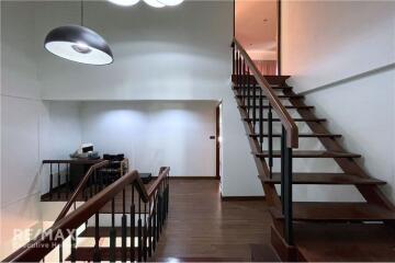 Townhome 3 storey Perfect for living or office space for rent, close to Ekkamai BTS.