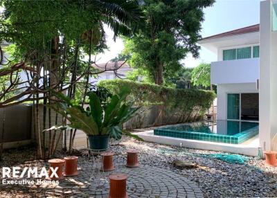 A homey house for rent with a swimming pool in Pattanakarn with great value.