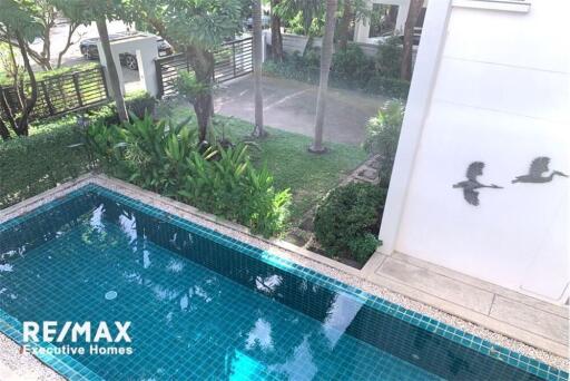 A homey house for rent with a swimming pool in Pattanakarn with great value.