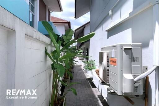 A modern house and facilities with great value and easy access from Bangna Trat 39 to Sukhumvit Road.