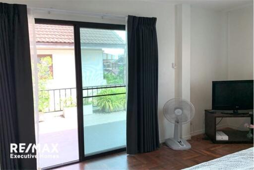 A modern house and facilities with great value and easy access from Bangna Trat 39 to Sukhumvit Road.