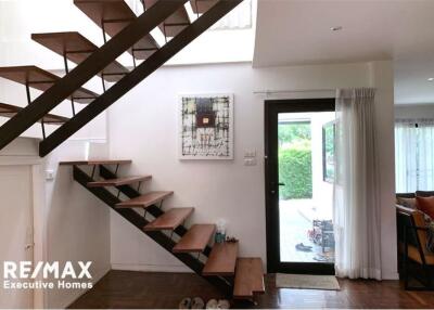 A modern house and facilities with great value and easy access from Bangna Trat 39 to Sukhumvit Road.