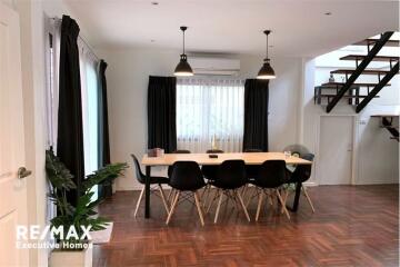 A modern house and facilities with great value and easy access from Bangna Trat 39 to Sukhumvit Road.