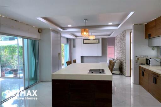 A homey house for rent with a swimming pool in Pattanakarn.