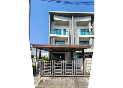 Townhouse on Ratchaphruek Road. Near Central Eastville