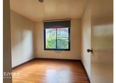 Large 4BR house near BTS Phrom Phong for rent