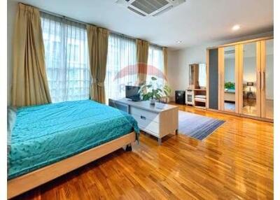 Hot Deal! Beautiful pet friendly townhouse in ThongLor.