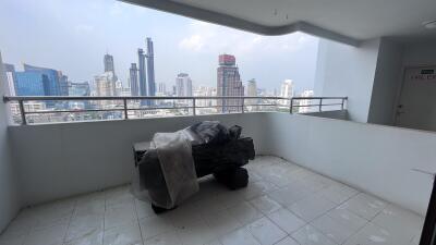 Condo Sukhumvit 61 Large Balconies