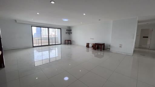 Condo Sukhumvit 61 Large Balconies