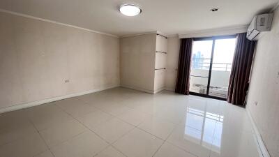 Condo Sukhumvit 61 Large Balconies