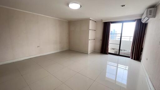 Condo Sukhumvit 61 Large Balconies