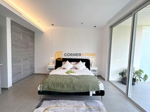 คอนโดนี้ มีห้องนอน 2 ห้องนอน  อยู่ในโครงการ คอนโดมิเนียมชื่อ The Cove 