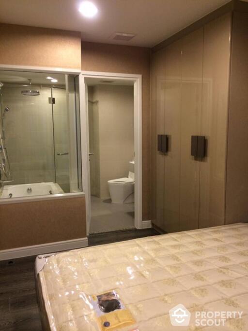 1-BR Condo at The Crest Sukhumvit 49 near BTS Thong Lor