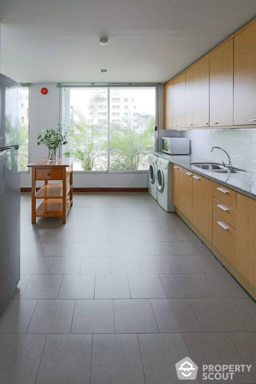 3-BR Apt. near BTS Surasak