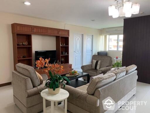 3-BR Apt. near BTS Ekkamai (ID 408826)