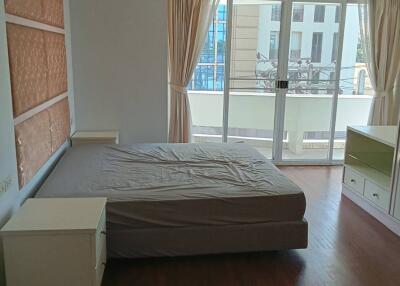 2-BR Apt. near MRT Sukhumvit