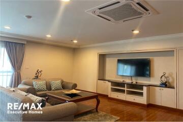 Luxurious Sukhumvit Condo: 3 Beds, 3 Baths