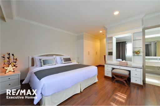 Luxurious Sukhumvit Condo: 3 Beds, 3 Baths