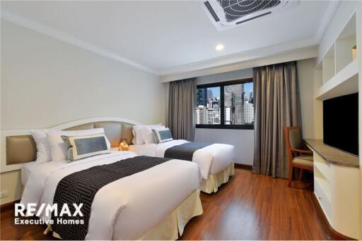 Luxurious Sukhumvit Condo: 3 Beds, 3 Baths